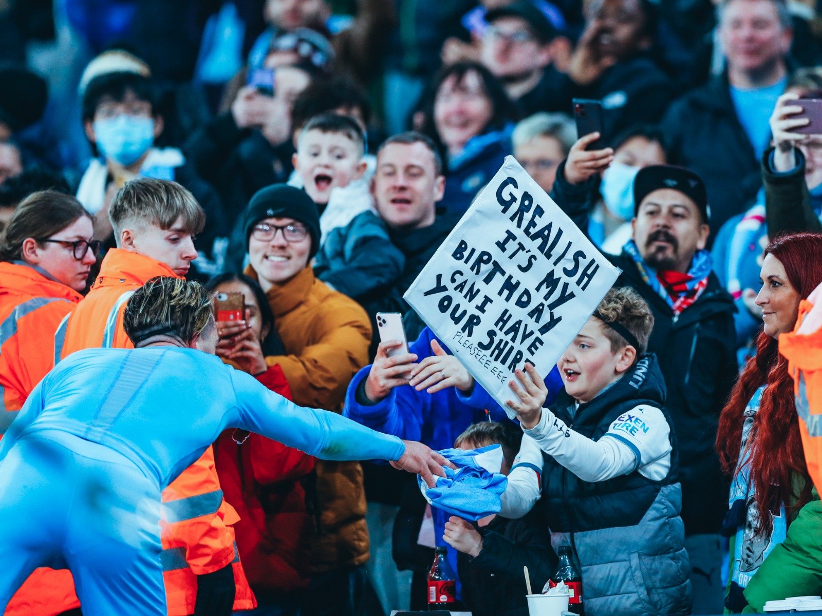 转会风波更 转会风波更